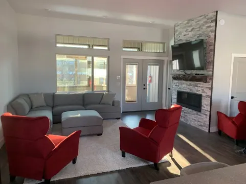 Modern and Elegant 3-bedroom townhome with WiFi, AC in enjoyable Juneau