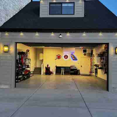 New to Market - Stunning Guest Suite with Mountain Views + year round recreation Hotel Exterior