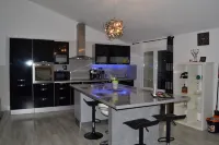 Black and White Hôtels à : Alignan-du-Vent