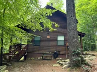 Cozy 2-bedroom cabin in awesome Blairsville with ac and wifi.