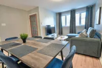 3BR 6Beds 5min Walk distance to Metro, Free Parking, next to Place Bell AC