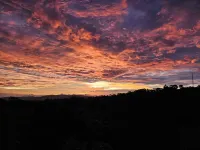 Charming chalet with WiFi in Poas. Great trails, and pools Hotels in Poas