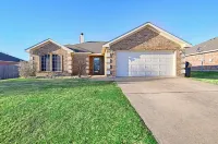 HotTub, GameRoom, 20Min to Dickies Arena, Firepit!!!!!! Hotel di Burleson