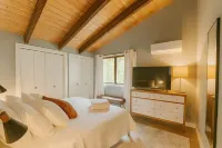 Cozy Cabin Escape w. Fireplace + Fire Pit