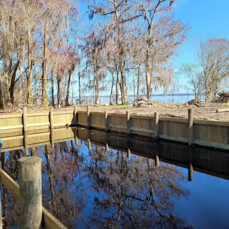 Eagle Point-Cozy Lake living House and Cottage. Family, pets and your boat.
