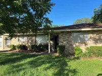 Spacious 4bedroom in charming downtown Bastrop for gathering w family & friends
