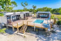 Iguana Casita [1 of 3 Casitas] - West Caye Casitas Hotels in 