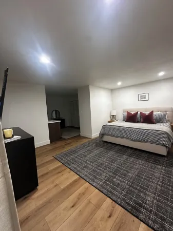 Modern Retreat in Continental Country Club with AC