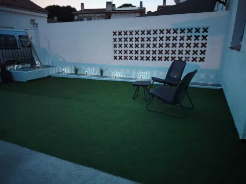 Casita moderna vacacional en roses