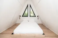 New! Cozy Waterfront A-Frame, Private Beach, Pet Friendly.
