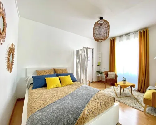 Bohemia - Bohemian cocoon near Centre & Netflix Hotels in Sens