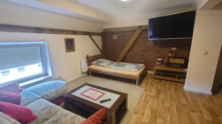Apartment 5 Zum Kuhstall Heinrichsberg - Magdeburg Отели в г. Бёрде