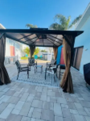 Charming Ocean Front 3-bedroom and 4 Bath  with WiFi and AC in Hernando Beach