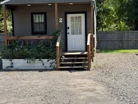 Modern 2 bed cabin 2 miles from Lake Nimrod and within 30 mins of 4 state parks Hotels in Plainview