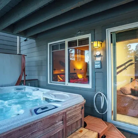 XXL 5 Star Luxury Home,  "The Lodge", Private Spa, Pool Table and Gorgeous Views