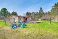 Dog-Friendly Michigan Home w/ Deck & Fire Pit! - 3 stjerner