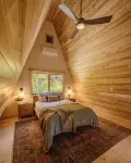 Off-Grid w/ Wood Fired Hot Tub - Modern and Cozy - 4 Kayaks Included - 90 Acres