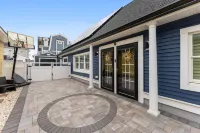 Spacious Patio and Modern Amenities - Gorgeous Coastal Getaway Hotel a Wildwood Crest