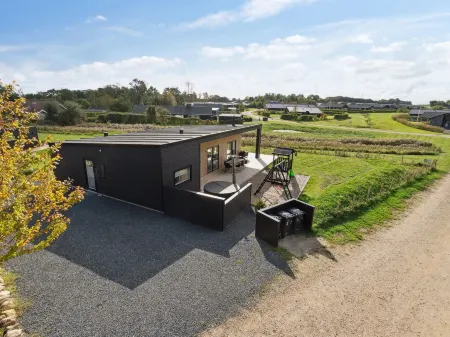 "Harrieth" - 300m from the Sea