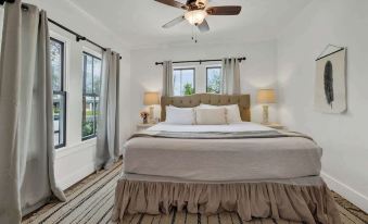 Schubert Inn-Main with Pool and Grill - 2Blks to Main