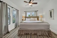 Schubert Inn-Main with Pool and Grill - 2Blks to Main