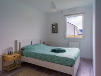 Ploubalay Getaway: Modern floor-level House