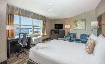 Coast Lonsdale Quay Hotel