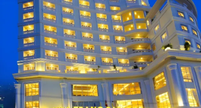 Nha Trang Palace Hotel Отели рядом с достопримечательностью «Чамские Башни Понагар»