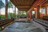 5⋆ View/Hot Tub/ Pool Table/Arcades/Bar