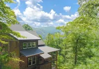 Cozy cabin in Hot Springs, minutes away from town! Hotels in 