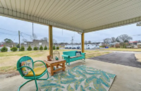 Charming Cave City Vacation Rental w/ Fire Pit!