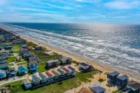 Walk to Shore & Eats: Surfside Beach House - WiFi