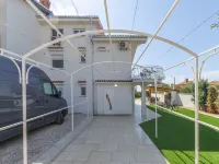 Relaxing Villa near Porec with Pool - Hot Tub