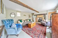 Carters Yard C13th Cottage in the centre of the historic village of Kimbolton