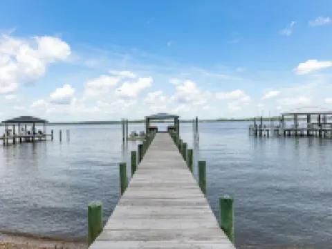 Water Front Get A Way Hotels in Stump Sound