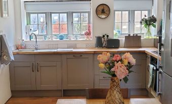 3 Bedroom Cottage - Hot Tub Garden Parking