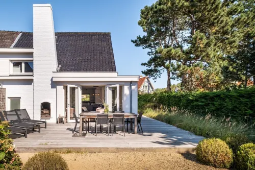 Villa by the Sea with Jacuzzi