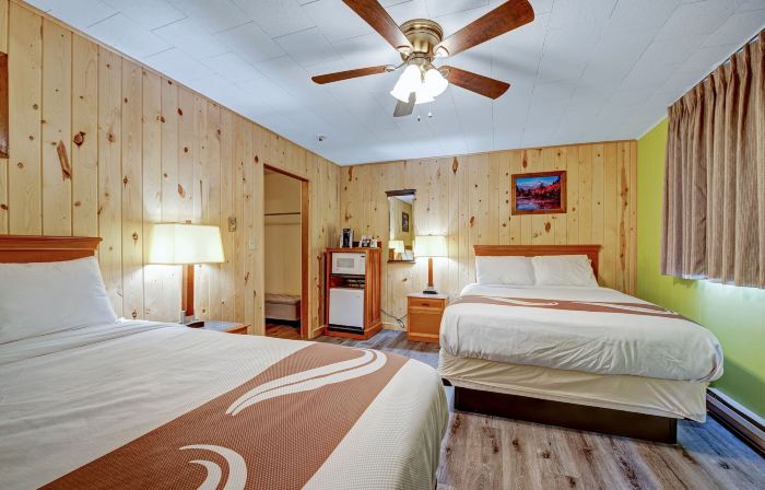 Four Seasons Lodge