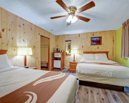 Four Seasons Lodge Hotels in South Fork