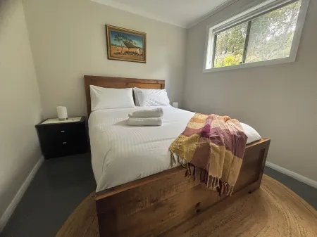 River Valley Retreat – Tiny Home Escape with River Frontage & Bushland Views Отели в г. Бриджтаун