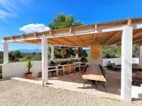 Spacious Retreat with Games