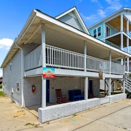 "Sand Dollar Suites" Suite 2: A Short Stroll from Our Sandy Shores!