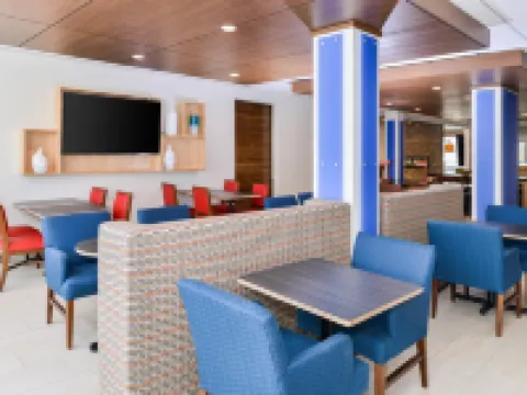 Holiday Inn Express & Suites OGALLALA by IHG オガラーラのホテル