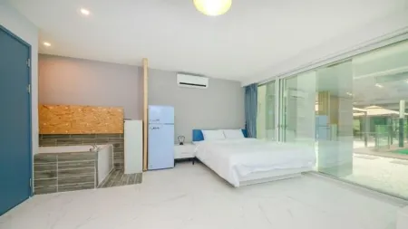 Gapyeong Abek J Pool Villa Отели рядом с достопримечательностью «Jara Island»