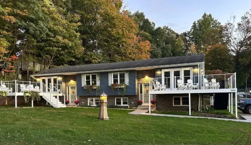 Renovated Family Lake House - 50' from Lake Erie Shore - No Cliff