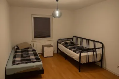 5 min to HANNOVER MESSE PRETTY 2 ROOM APARTMENT Hotels in Mittelfeld