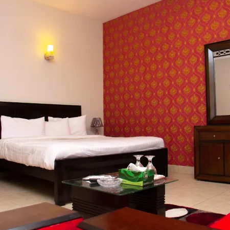 Livin Hub Guest House Отели рядом с достопримечательностью «Торговый центр Centaurus»