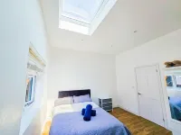 Cleave House - Stylish & Chic 3 Bed House Mins From Central London Hotels in Orpington