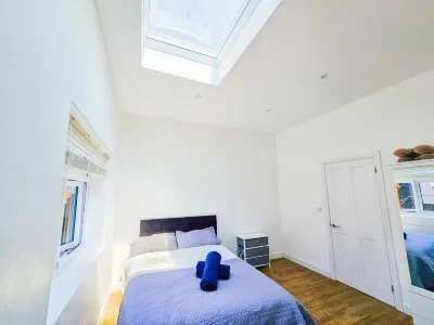 Cleave House - Stylish & Chic 3 Bed House Mins From Central London 차터하우스 플레이그라운드 주변 호텔