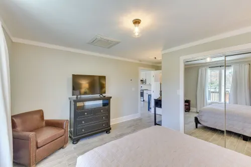 Modern Clarkesville Cottage w/ Decks & Patio! - parking